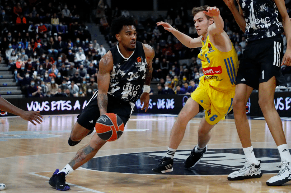 Euroleague Lasvel Plie Contre Lalba Berlin Et Renonce Aller En