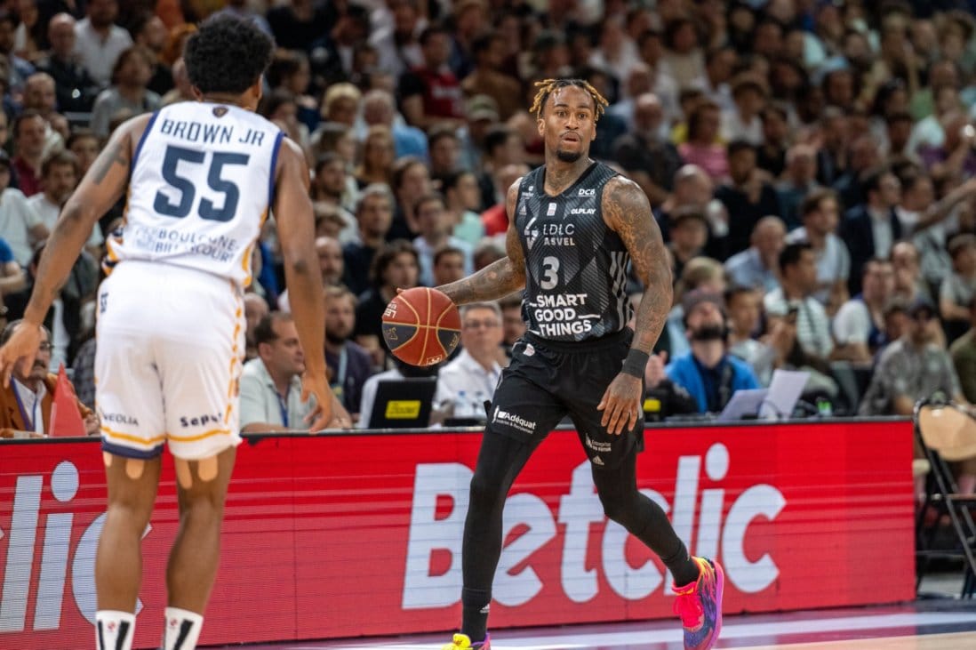 Officiel Dee Bost en pigiste à Boulogne Levallois Basket Europe