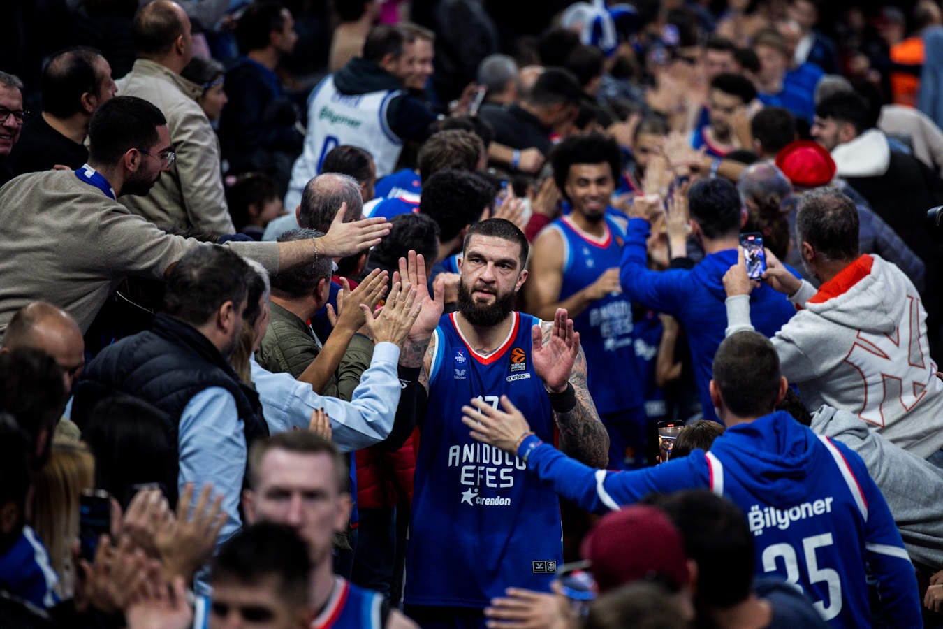 Vincent Poirier (Anadolu Efes) : « Dans les grands matches, j’ai l’impression d'être un élément important »