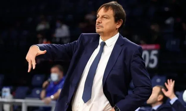 Ergin Ataman (Panathinaikos) : "Amis du Panathinaïkos, préparez-vous pour la 8e étoile. »