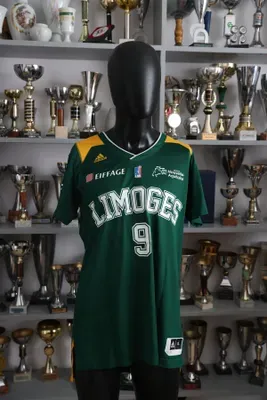 160 maillots portés par les joueurs du Limoges CSP mis aux enchères