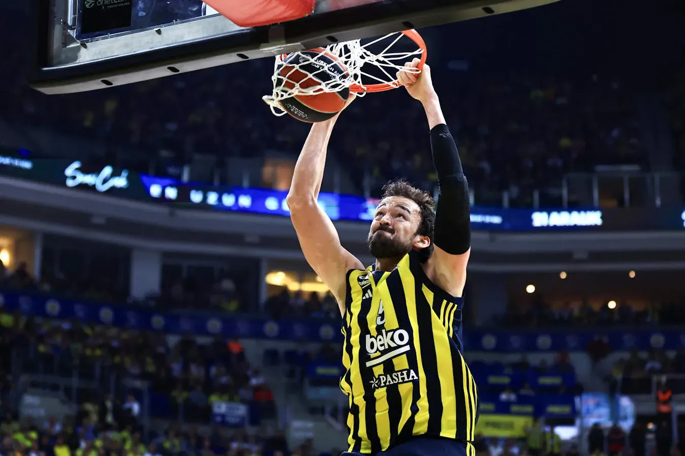 Fenerbahçe critique l'Euroleague d'avoir reporté le match contre Paris