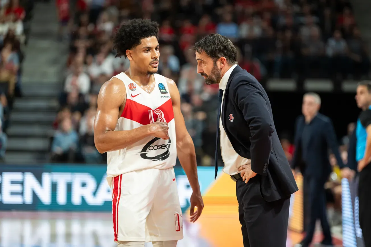 Xavier Castaneda avec la Bosnie contre la France