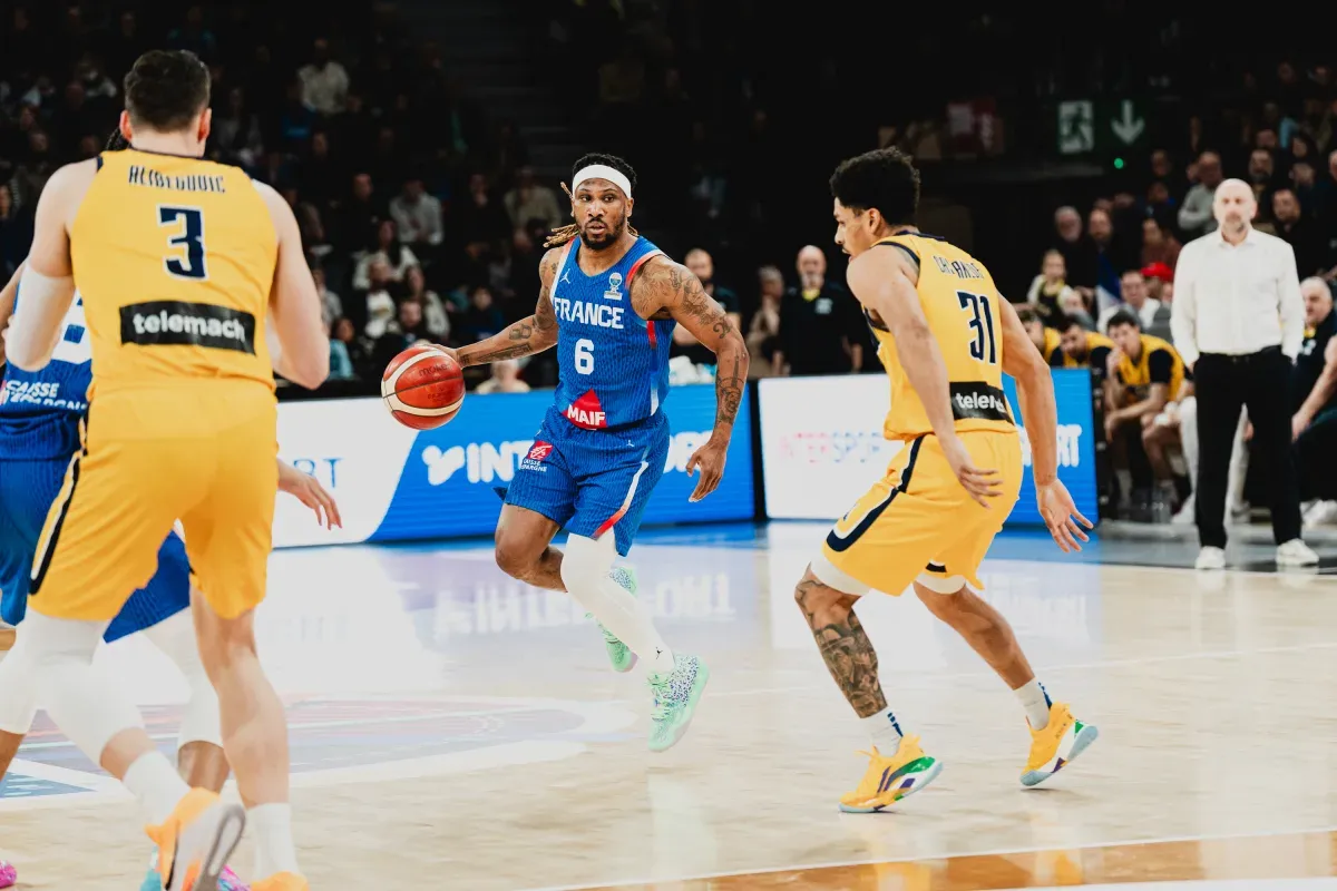 Elie Okobo donne la victoire à la France au finish sur la Bosnie