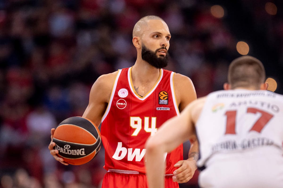 Evan Fournier avec l'équipe de France en février pour les qualifications à l'Euro 2025